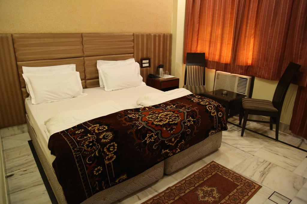Hotel Wall City New Delhi Phòng bức ảnh